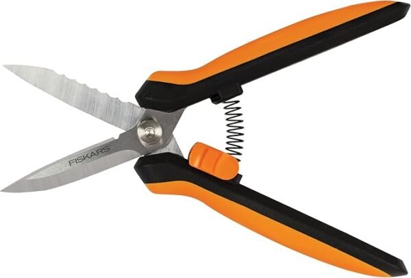 Fiskars Pruning Shears for Gardening, Multipurpose 8" Garden Shears with Sheath and SoftGrip Handle, Great for cutting Nursery Pots, Bags, and Wire - Image 2